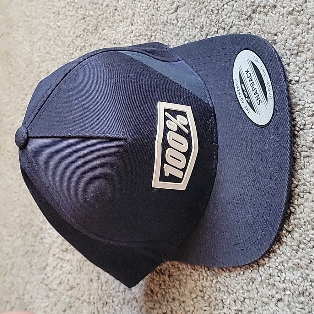 100% Hat